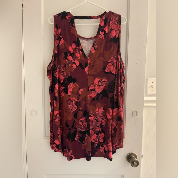 Livvi women’s activewear top (NWT) - Picture 2 of 5